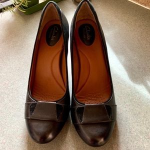 🔥 Clarks Artisan Black Leather Pumps